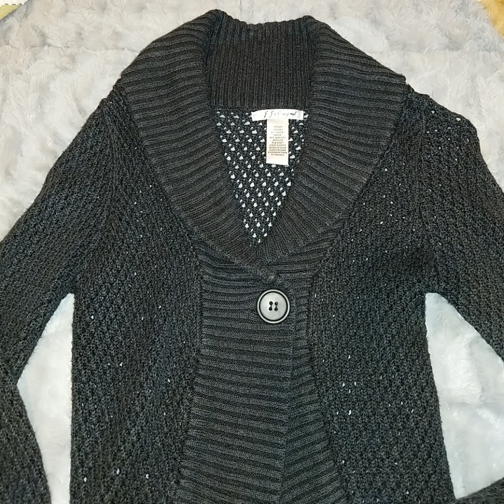 One button sweater